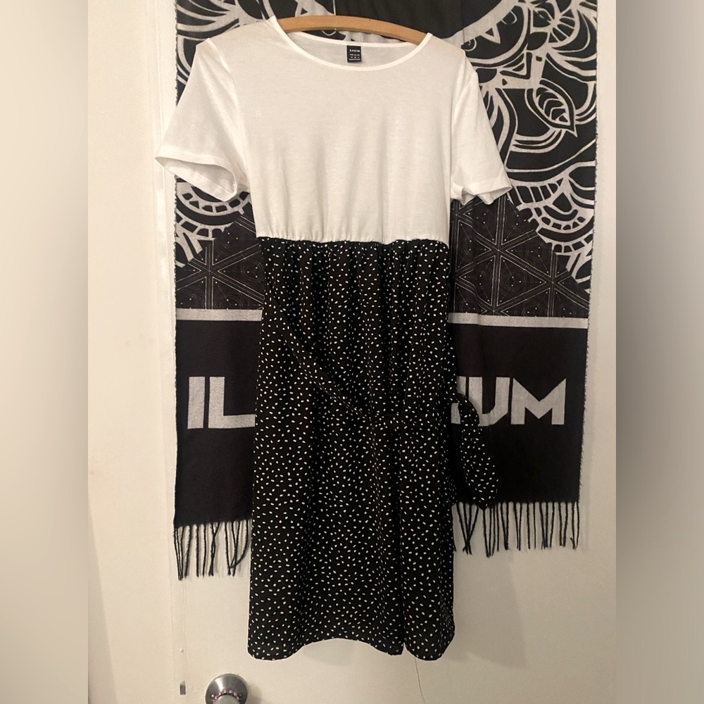 Belted maternity dress